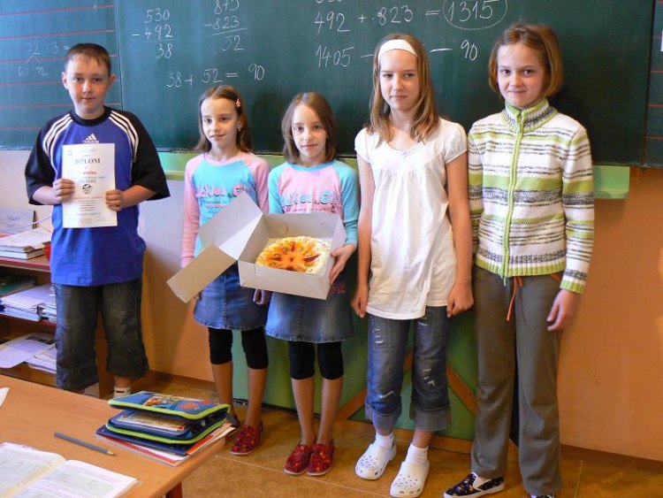 Žáci 4. ročníku zvítězili v kategorii I. stupeň ZŠ a vyhráli ovocný dort.