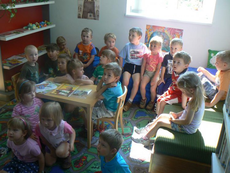 Děti z Mateřské školy v knihovně