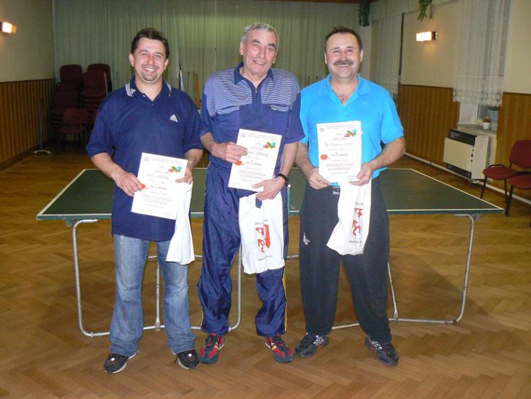 Závěr: 1. místo Miroslav Stránský (uprostřed), 2. místo Jiří Krčma (vlevo) a 3. místo Mgr. Rajmund Huráň (vpravo).